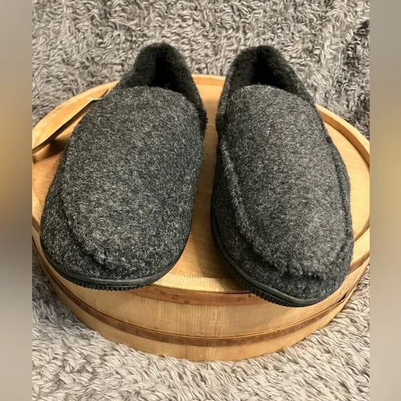 Muk Luks Grey Slippers Size 8-9 - Picture 2 of 9